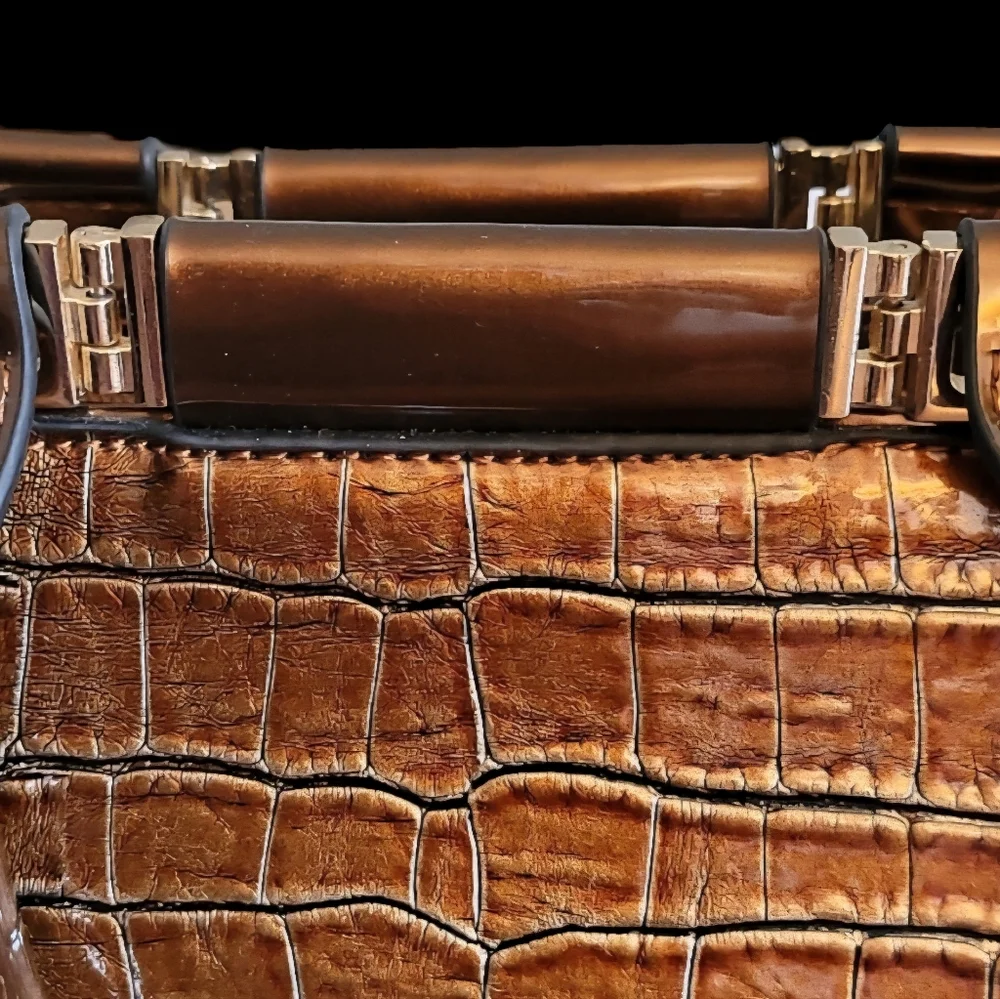 HP✨️ NWOT patent leather handbag